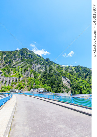 初夏時節,富山縣立山町黑部水壩 初夏時節,富山縣立山町黑部水壩 140839977