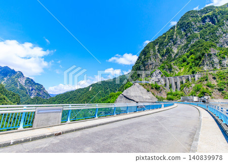 Kurobe Dam in early summer, Tateyama Town, Toyama Prefecture Kurobe Dam in early summer, Tateyama Town, Toyama Prefecture 140839978