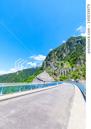 Kurobe Dam in early summer, Tateyama Town, Toyama Prefecture Kurobe Dam in early summer, Tateyama Town, Toyama Prefecture 140839979