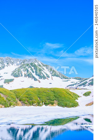 初夏時節的御栗池,富山縣立山町 初夏時節的御栗池,富山縣立山町 140840505