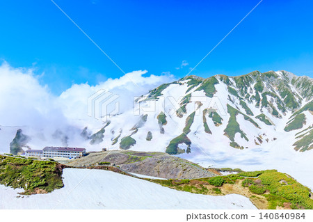 View from Murodo Plateau in early summer, Tateyama Town, Toyama Prefecture View from Murodo Plateau in early summer, Tateyama Town, Toyama Prefecture 140840984