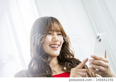 Young woman, smartphone, smiling, search Young woman, smartphone, smiling, search 140842256