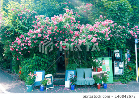 A cafe where roses are in full bloom A cafe where roses are in full bloom 140842672