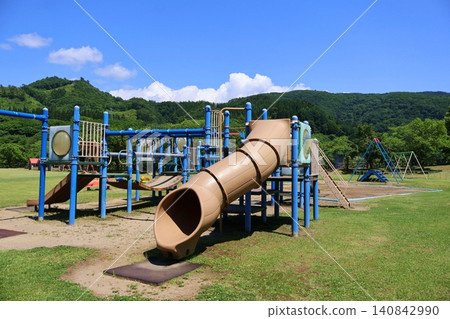 彩虹湖公園的遊樂場設施 140842990