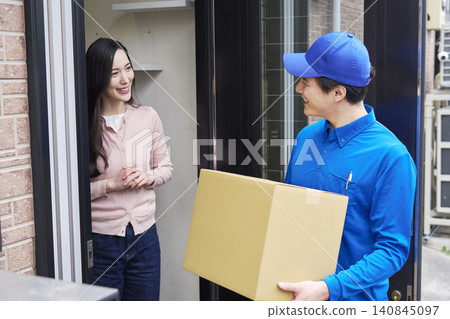 Women who receive courier 140845097