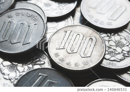 100 yen coin 100 yen coin 140846531