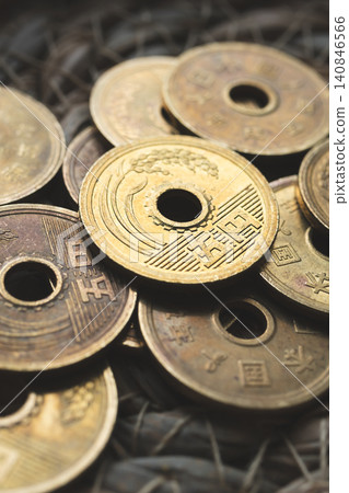 5 yen coin 140846566