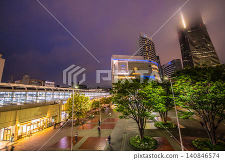 The cityscape of Yokohama, Japan, shrouded in mist... Sakuragicho Station South Exit (East Exit) and low-hanging rain clouds... the top of Yokohama Landmark Tower The cityscape of Yokohama, Japan, shrouded in mist... Sakuragicho Station South Exit (East Exit) and low-hanging rain clouds... the top of Yokohama Landmark Tower 140846574