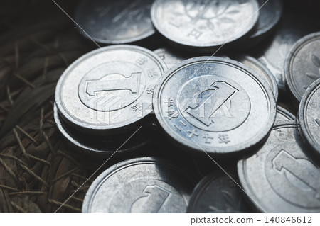 1 yen coin 1 yen coin 140846612