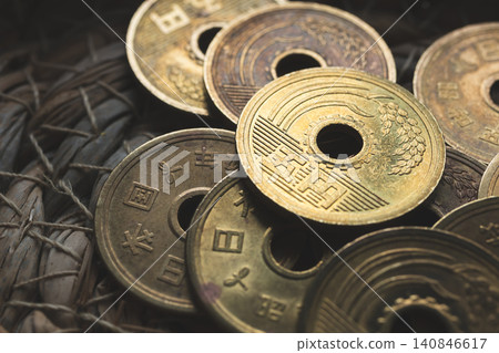 5 yen coin 140846617