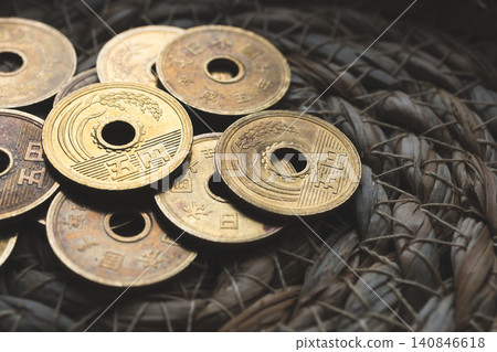 5 yen coin 140846618