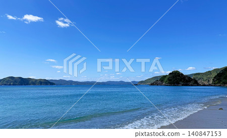 The emerald green sea and white sandy beach of Yadori Beach in Setouchi Town, Amami Oshima. The emerald green sea and white sandy beach of Yadori Beach in Setouchi Town, Amami Oshima. 140847153