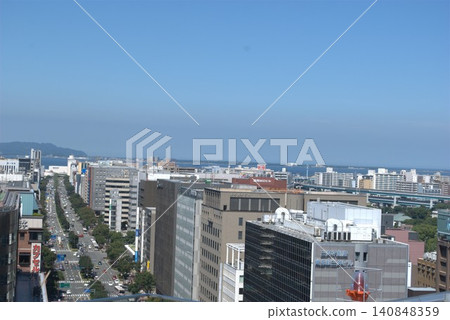 從福岡市(大白街)的屋頂上看到的景色 從福岡市(大白街)的屋頂上看到的景色 140848359