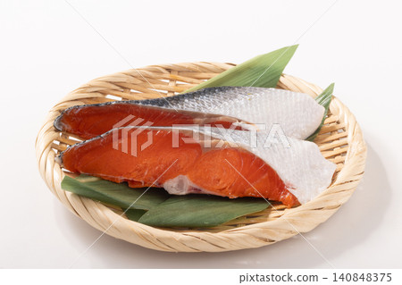 [Hokkaido-produced] Authentic Salted Sockeye Salmon 140848375