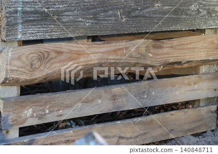A fence made of old boards 140848711