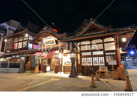 【愛媛郡】道後溫泉本館翻新後的夜景 140848927