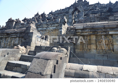 婆羅浮屠寺,位於印尼爪哇島日惹市,是世界遺產,也是世界三大佛教遺址之一。 婆羅浮屠寺,位於印尼爪哇島日惹市,是世界遺產,也是世界三大佛教遺址之一。 140850040