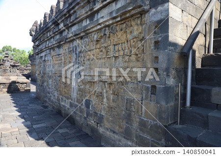 婆羅浮屠寺,位於印尼爪哇島日惹市,是世界遺產,也是世界三大佛教遺址之一。 婆羅浮屠寺,位於印尼爪哇島日惹市,是世界遺產,也是世界三大佛教遺址之一。 140850041