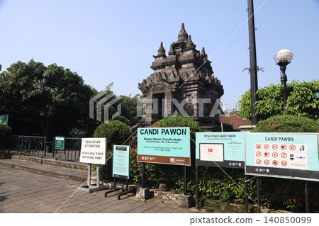 婆羅浮屠寺,位於印尼爪哇島日惹市,是世界遺產,也是世界三大佛教遺址之一。 婆羅浮屠寺,位於印尼爪哇島日惹市,是世界遺產,也是世界三大佛教遺址之一。 140850099