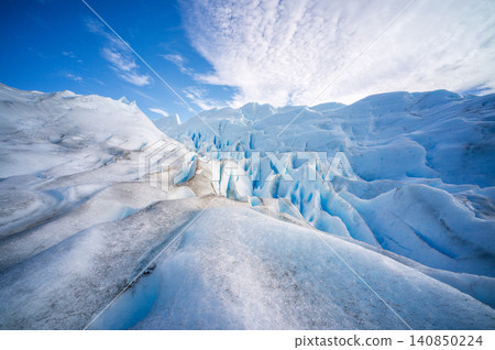 Perito moreno glacier patagonia los glaciares national park frozen ice field under bright sky calm travel nature scene 140850224