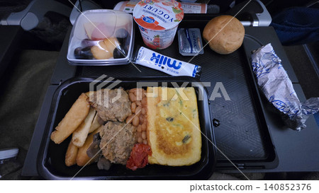 新加坡航空機上餐食 新加坡航空機上餐食 140852376