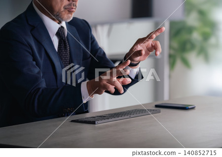 A male businessperson operating a screen in mid-air. VR, virtual reality, display, HUD, DX A male businessperson operating a screen in mid-air. VR, virtual reality, display, HUD, DX 140852715
