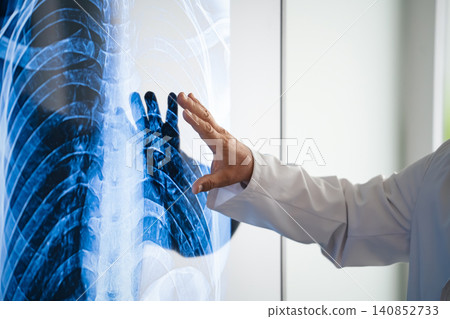 Doctors conducting a meeting while looking at a screen. Doctor, medical, healthcare, examination, treatment, consultation, conference Doctors conducting a meeting while looking at a screen. Doctor, medical, healthcare, examination, treatment, consultation, conference 140852733