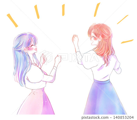 兩名女子在為他們加油 兩名女子在為他們加油 140853204