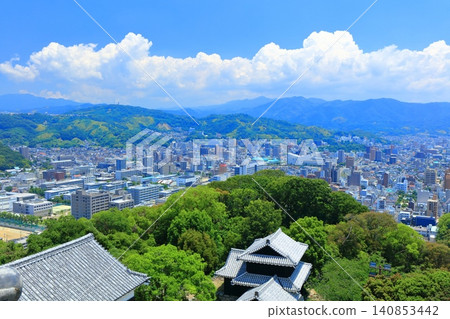 【愛媛郡】晴天從松山城眺望道後溫泉 【愛媛郡】晴天從松山城眺望道後溫泉 140853442