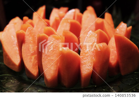 Close up fresh arrange the pieces of ripe papaya on a plate Close up fresh arrange the pieces of ripe papaya on a plate 140853536