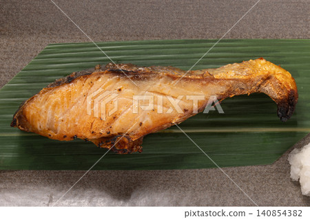[Hokkaido-produced White Salmon] Salted Salmon, Grilled (Air-dried in the cold wind) 140854382