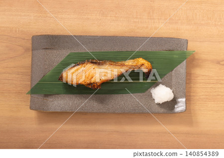 [Hokkaido-produced White Salmon] Salted Salmon, Grilled (Air-dried in the cold wind) 140854389