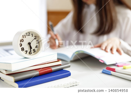 A woman studying early in the morning: an image of self-investment for the future. A woman studying early in the morning: an image of self-investment for the future. 140854958