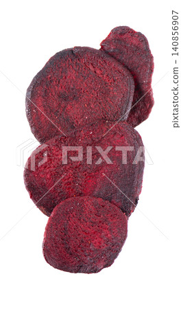 Crispy roasted beetroot chips with sea salt, isolated on white background. Healthy and crunchy natural vegetable snack. Clipping path. Crispy roasted beetroot chips with sea salt, isolated on white background. Healthy and crunchy natural vegetable snack. Clipping path. 140856907
