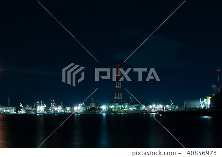 The red and white chimneys and the night view of the Yokkaichi industrial complex seen across the sea. The red and white chimneys and the night view of the Yokkaichi industrial complex seen across the sea. 140856973