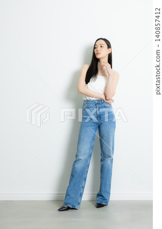 A female model wearing jeans A female model wearing jeans 140857412