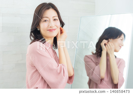 40歲女性的美麗形象 40歲女性的美麗形象 140858473