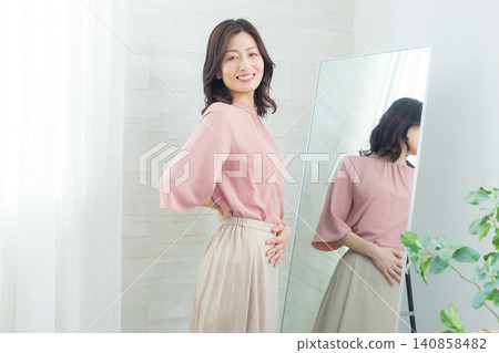 40歲女性的美麗形象 40歲女性的美麗形象 140858482