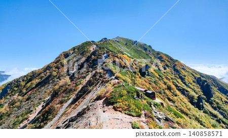 Autumn climb of Mt. Harinoki and Mt. Renge (Harinoki Pass, Harinoki Hut, and Mt. Renge) 140858571