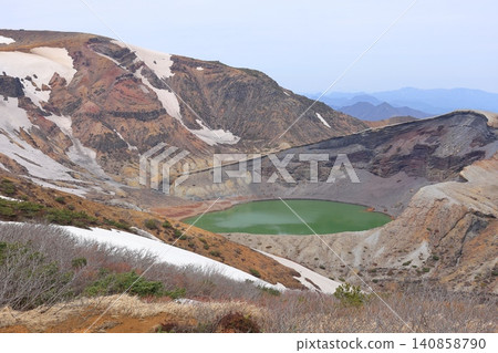 宮城縣藏王町禦釜火山口湖 宮城縣藏王町禦釜火山口湖 140858790