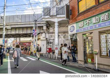 Real estate agency in front of Nakanobu Station and streetscape under the elevated railway tracks Real estate agency in front of Nakanobu Station and streetscape under the elevated railway tracks 140860364