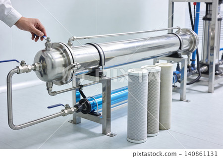 Industrial water filtration system with technician adjusting valve and filter cartridges 140861131