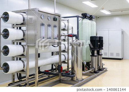 Industrial water purification system with multiple filtration tanks and pumps Industrial water purification system with multiple filtration tanks and pumps 140861144