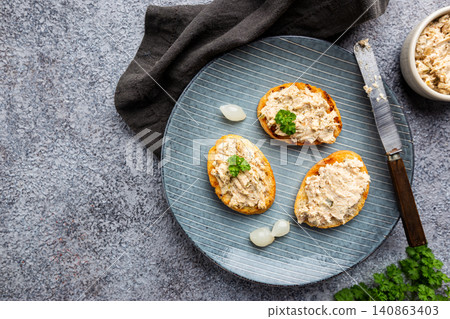 Sandwiches with salmon pate 140863403