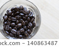在杯子的咖啡豆 140863487
