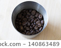 在杯子的咖啡豆 140863489