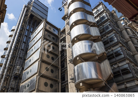 Futuristic high tech architecture of Lloyd's of London Futuristic high tech architecture of Lloyd's of London 140863865