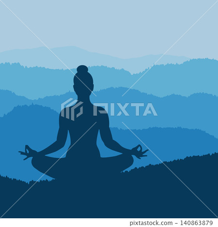 一位女性以蓮花坐姿冥想的剪影,背景是暮色籠罩的山脈。 一位女性以蓮花坐姿冥想的剪影,背景是暮色籠罩的山脈。 140863879