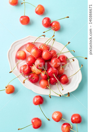 Cherries arranged on a plate; Sato Nishiki variety from Yamagata Prefecture. Cherries arranged on a plate; Sato Nishiki variety from Yamagata Prefecture. 140866671
