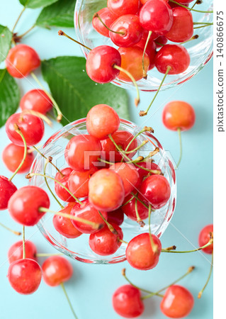 Cherries arranged on a plate; Sato Nishiki variety from Yamagata Prefecture. Cherries arranged on a plate; Sato Nishiki variety from Yamagata Prefecture. 140866675